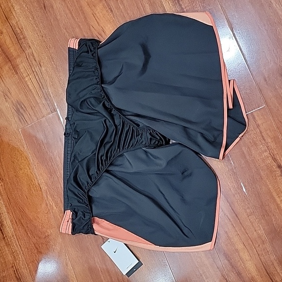NWT plus size Nike dri-fit running shorts - Picture 4 of 6